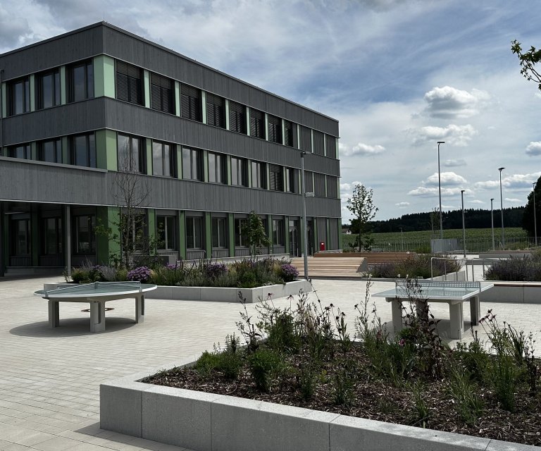 Röhrmoos-Schule-Gebäude